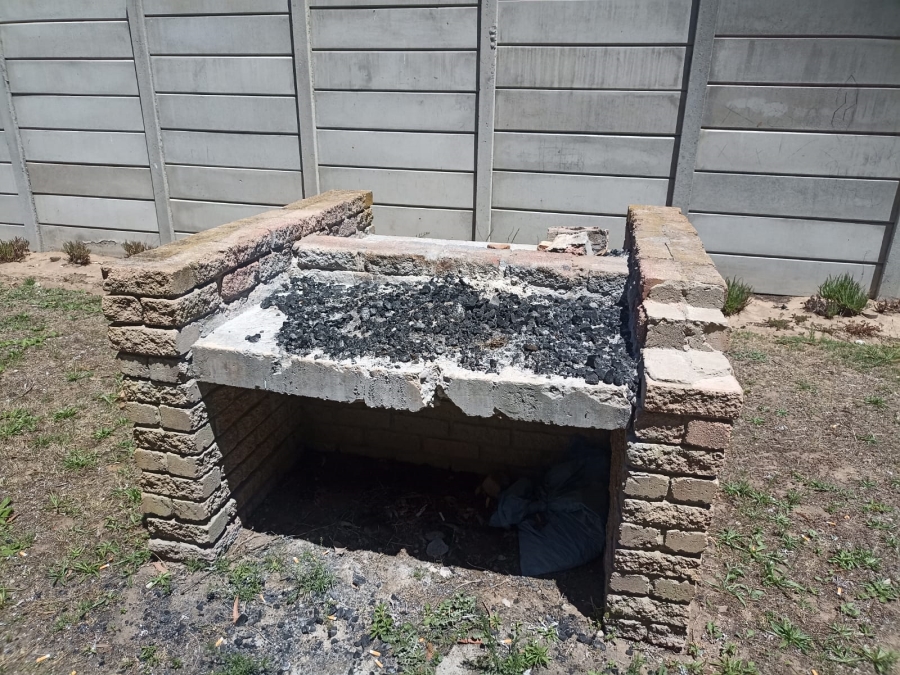 1 Bedroom Property for Sale in Heiderand Western Cape